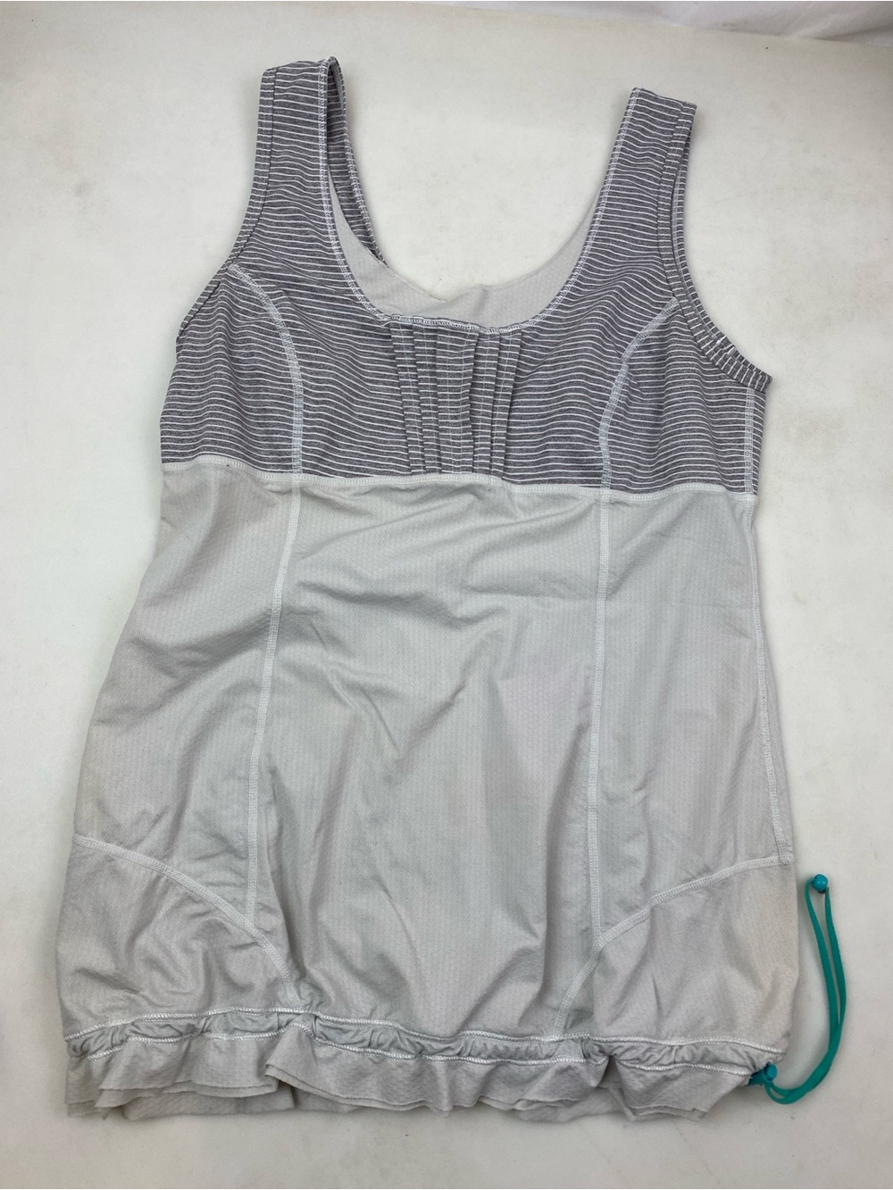 Lululemon Athletica Size 8 Gray Stripe Drawcord Athletic Tank